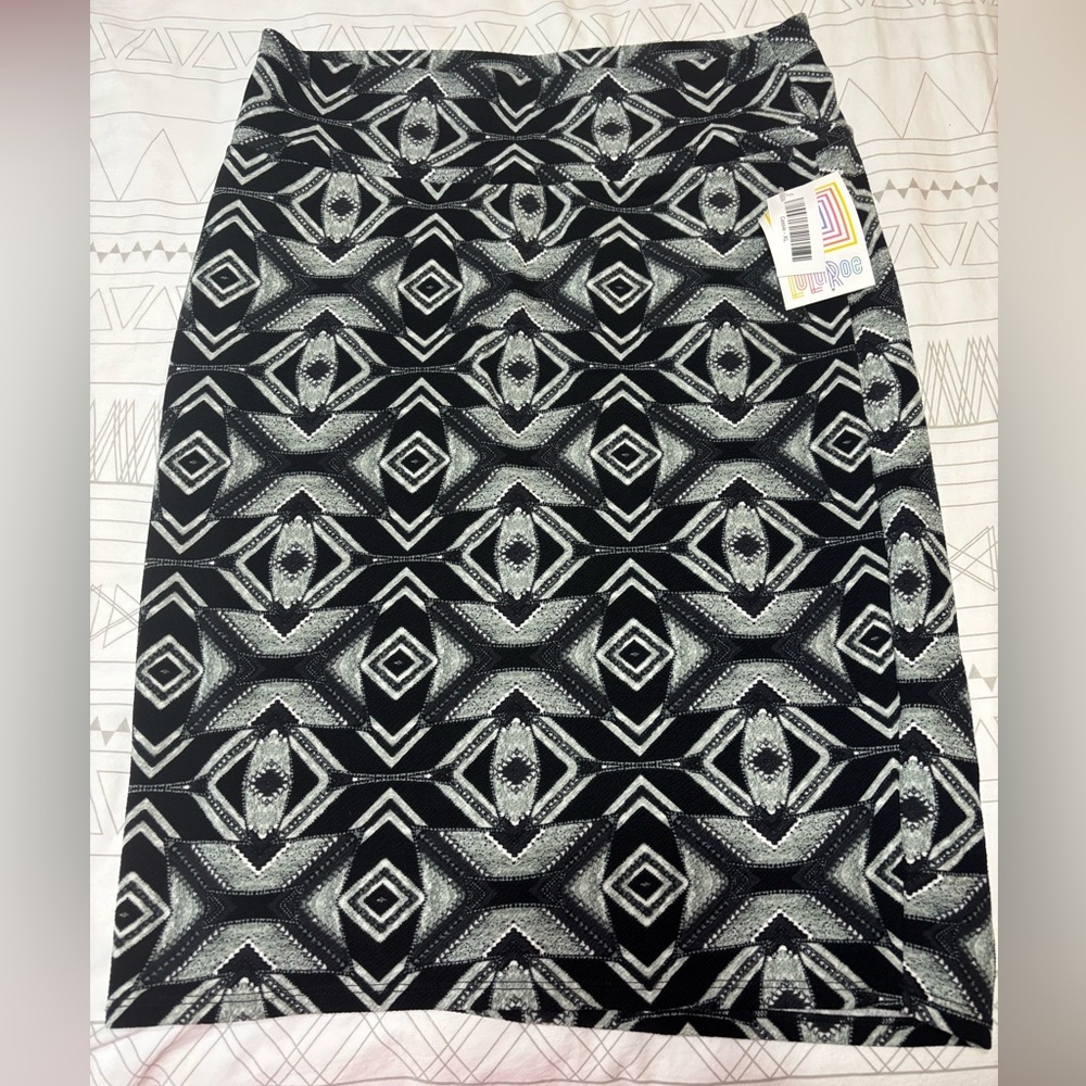 NWT LuLaRoe Black & White Geometric Print Cassie Pencil Skirt